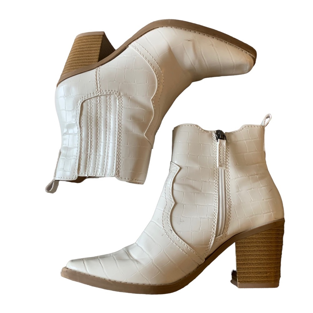 Scoop NYC White Cowboy Western Booties Size 6.5